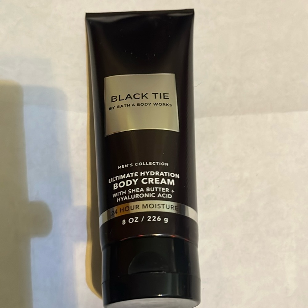 🎉SALE🎉$10 or 3 for $20🎉Brand new Men’s Collection Body Cream🖤🤎
